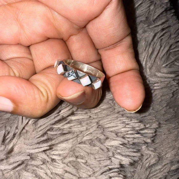 Sterling Silver band ring with white stones approx size 7-8 - Picture 8 of 11